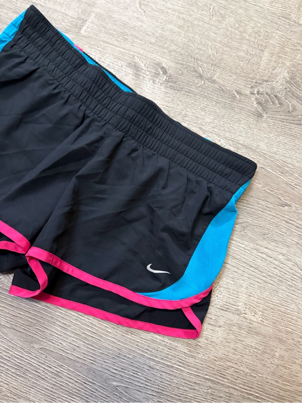 •NIKE• RUNNING SHORTS - Picture 2 of 7